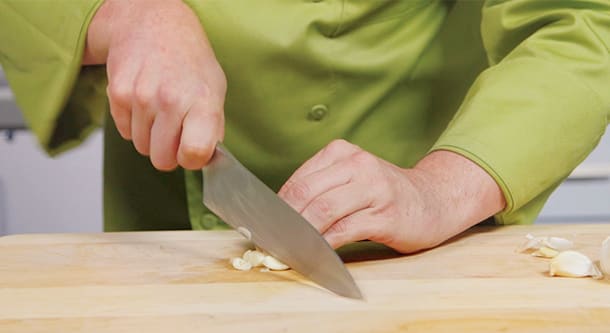 How to Cut Garlic