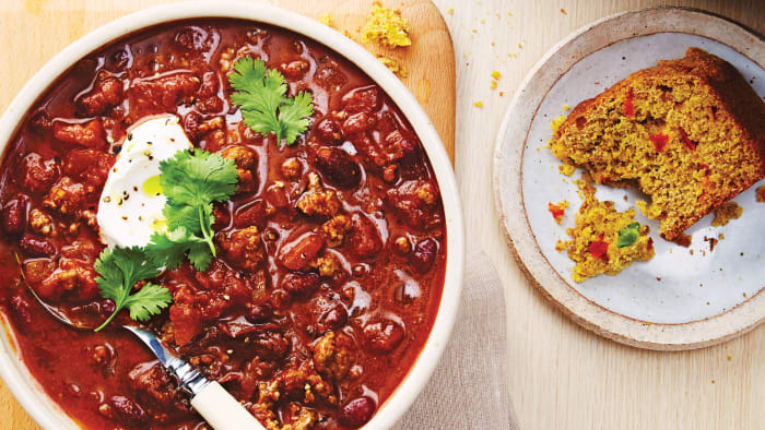 spicy-beef-chili-with-buttermilk-jalapeno-corn-bread_89-web