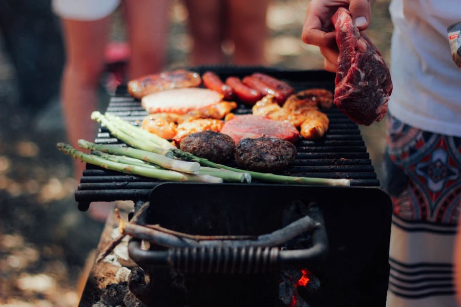 eat healthy at a barbeque