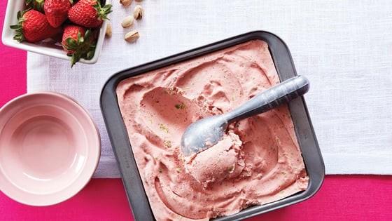 strawberry-pistachio-frozen-yogurt